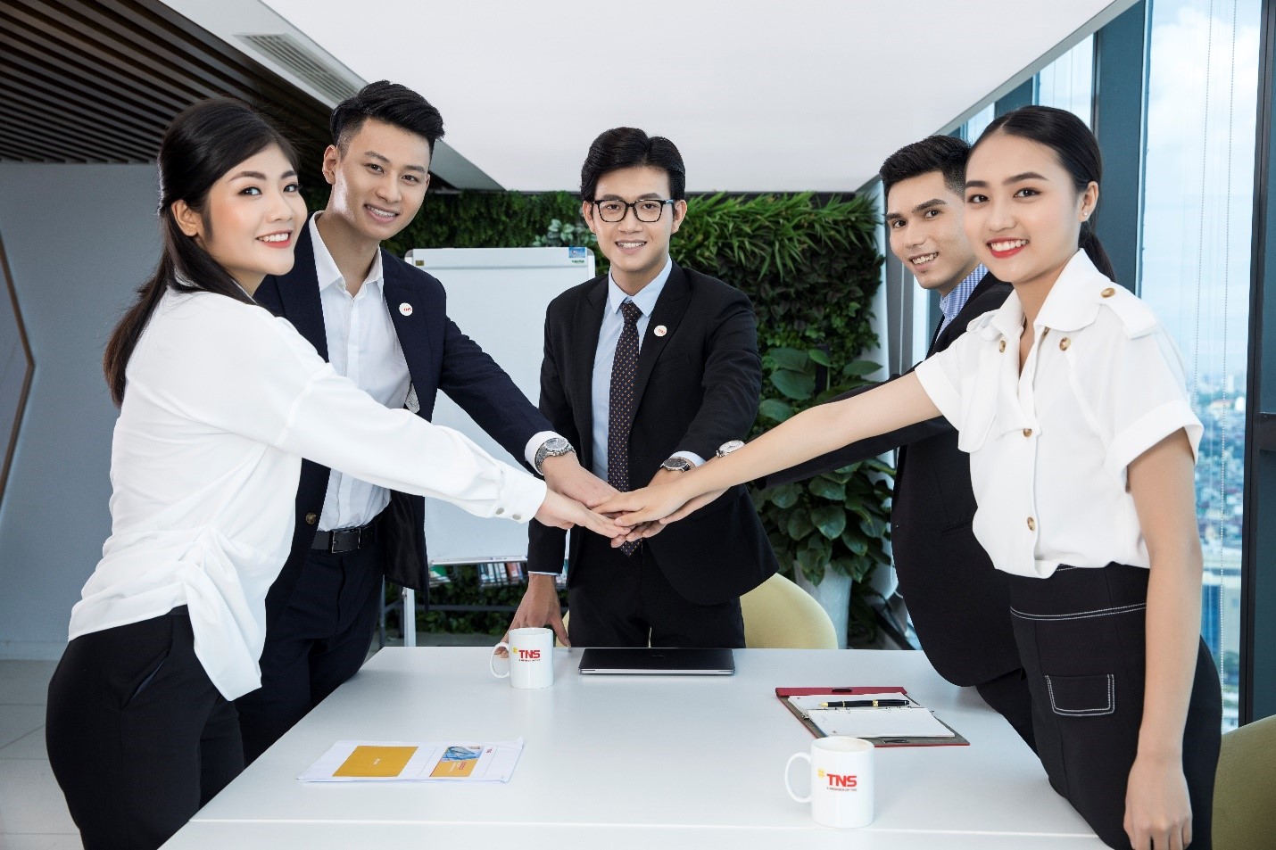 Số hóa Hội nhập ROX Key Holdings